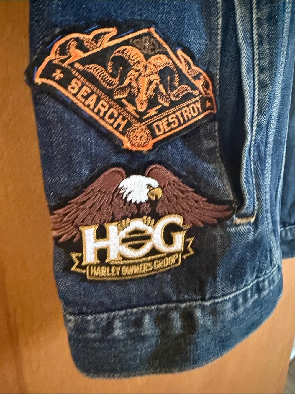 Levi's Dark Blue Denim Vest with Harley Davidson Embroidered Patches - Picture 3 of 6